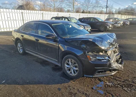 2017 Volkswagen Passat S z USA, uszkodzony, nr VIN 1VWAT7A33HC017752